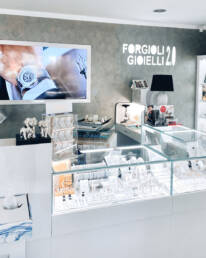 forgioli gioielli monitor interno marketing display verona