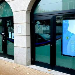 marketing display verona monitor da vetrina studio medico gli archi saronno