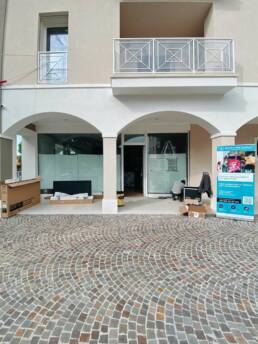 marketing display idea bagno monitor da vetrina trissino vicenza