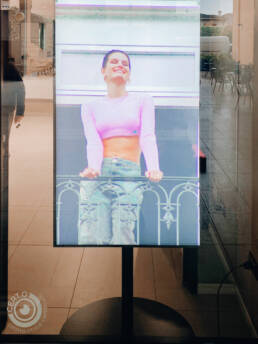 Monitor pubblicitario da vetrina per negozi - Marketing Display Verona