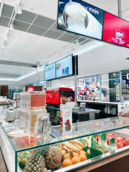 monitor da interno gelateria movo centro commerciale grand'affi marketing display verona