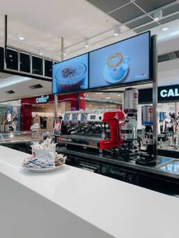 monitor da interno gelateria movo centro commerciale grand'affi marketing display verona