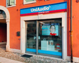 uni audio - monitor da vetrina - marketing display - verona