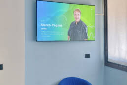 studio dentistico perini monitor da interno marketing display verona