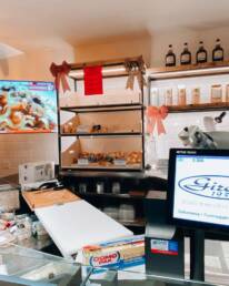 gastronomia salumeria girelli 1933 monitor da interno marketing display verona