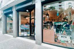 samarcanda mestre monitor in vetrina marketing display verona