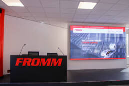 videowall monitor interno touchscreen verona marketing display