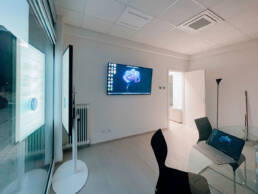 Monitor da vetrina e monitor da interno Zurich Assicurazioni e Investimenti, Mantova Marketing display Verona