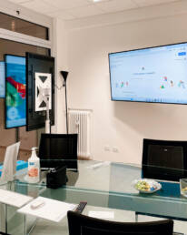 Monitor da vetrina e monitor da interno Zurich Assicurazioni e Investimenti, Mantova Marketing display Verona