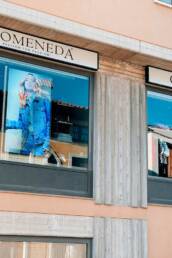 Monitor in Vetrina - Negozio di abbigliamento Gromeneda - marketing display verona