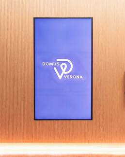 Installazione monitor da interno per DOMUS - Marketing Display - Verona