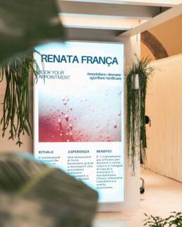 Installazione monitor da interno per negozio di Giulia Campolo Luxury Treatments - Marketing Display - Verona