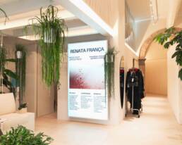 Installazione monitor da interno per negozio di Giulia Campolo Luxury Treatments - Marketing Display - Verona