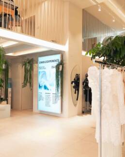 Installazione monitor da interno per negozio di Giulia Campolo Luxury Treatments - Marketing Display - Verona