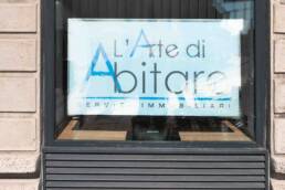 Installazione monitor da vetrina - Marketing Display Verona