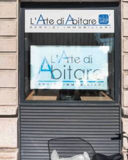 Installazione monitor da vetrina - Marketing Display Verona