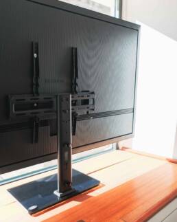 Installazione monitor da vetrina - Marketing Display Verona