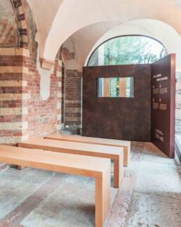 Installazione monitor touchscreen - Chiese Vive Chiesa di San Fermo a Verona - Marketing Display Verona