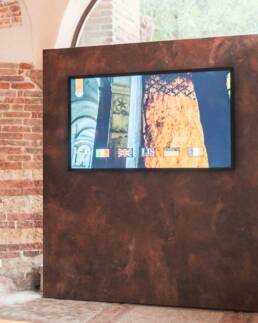 Installazione monitor touchscreen - Chiese Vive Chiesa di San Fermo a Verona - Marketing Display Verona