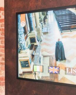 Installazione monitor touchscreen - Chiese Vive Chiesa di San Fermo a Verona - Marketing Display Verona